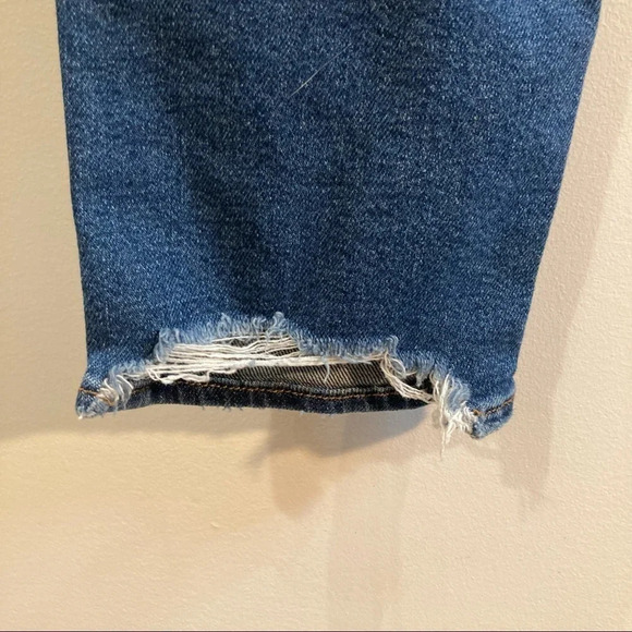 AMERICAN EAGLE Sz 6 Distressed Mid Wash Mom Jeans - Picture 9 of 15